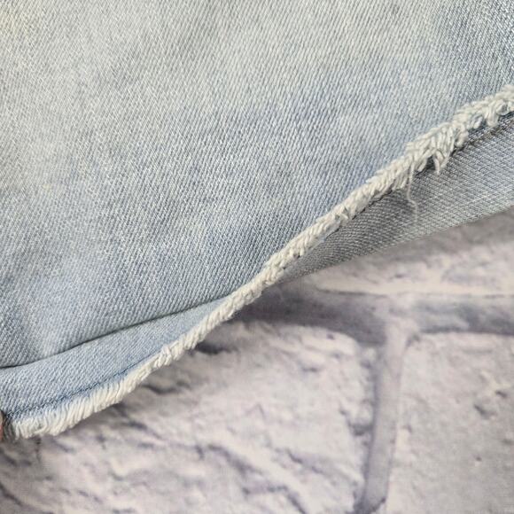 Old Navy Women's Denim Shorts The Sweetheart Distressed Light Wash sz 6 Cuffed - Picture 8 of 10